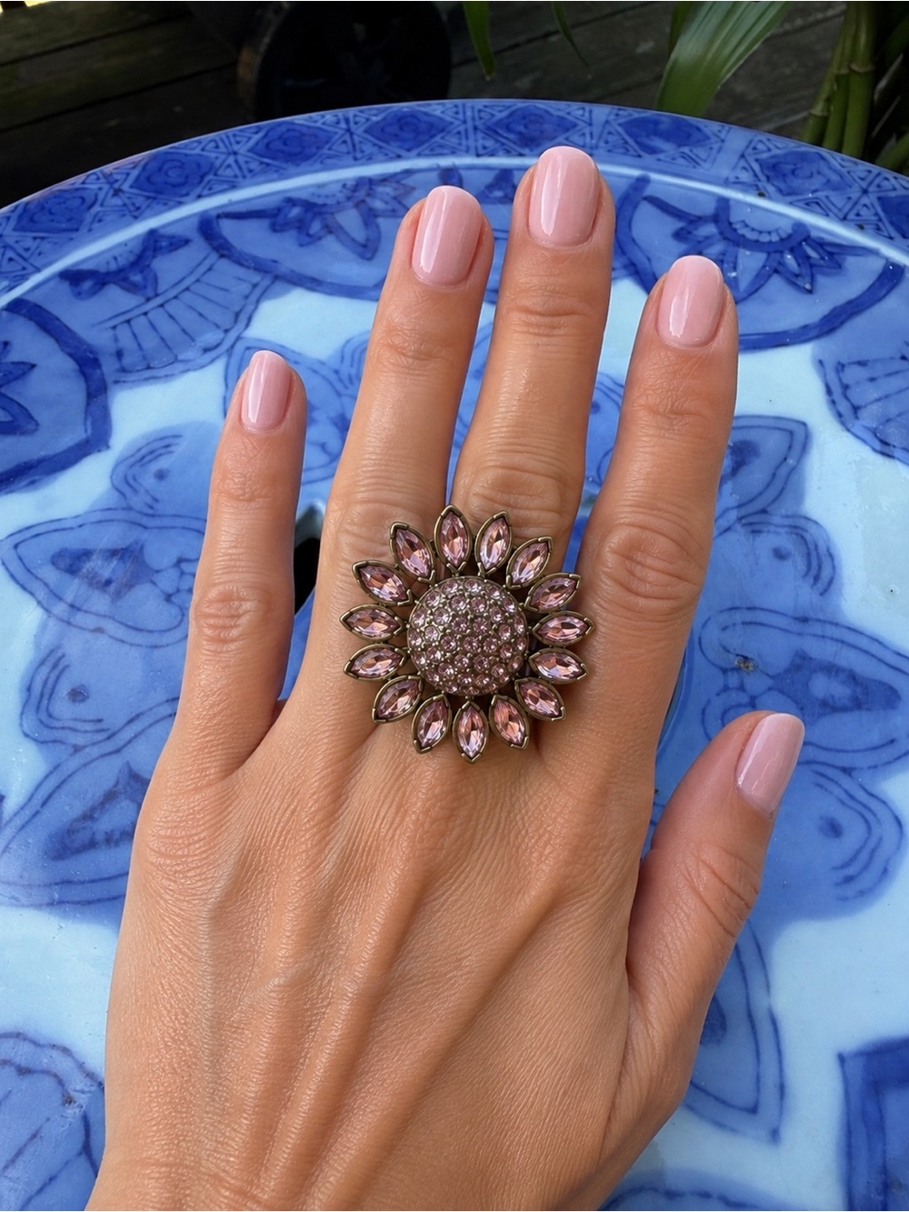 Heidi Daus "Divine Miss Daisy" Pink
Crystal Floral Cocktail Ring *Size 6